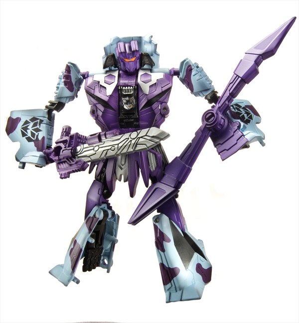 TRANSFORMERS Exclusives G2 Bruticus Amazon 5 01 (10 of 32)